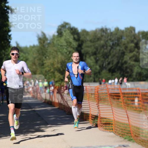 07.09.2025 - 19. Norderstedt Triathlon Michael Strokosch http://msf.ph/oto/8822297 07.09.2025 15:02:08 Laufen 988, 1041, 1421, 1469 meine-sportfotos.de