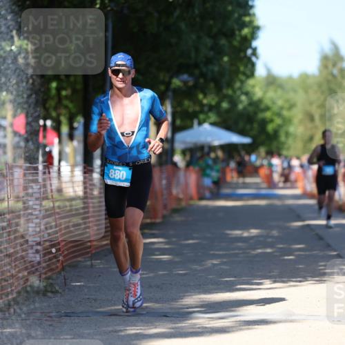 07.09.2025 - 19. Norderstedt Triathlon Michael Strokosch http://msf.ph/oto/8822408 07.09.2025 15:10:06 Laufen 363, 880, 1010, 1013 meine-sportfotos.de