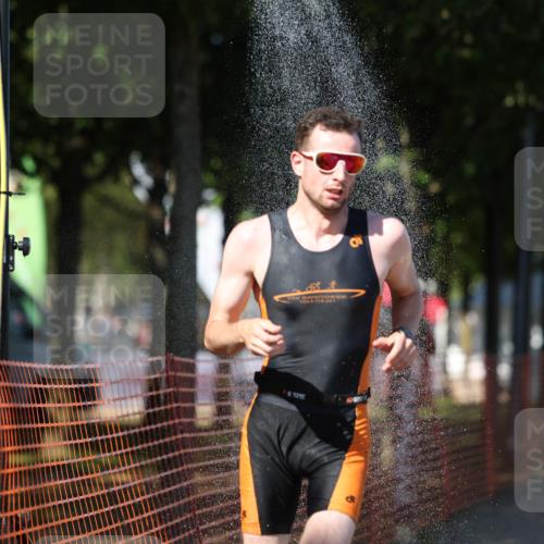 07.09.2025 - 19. Norderstedt Triathlon Michael Strokosch http://msf.ph/oto/8822457 07.09.2025 15:10:58 Laufen 1002 meine-sportfotos.de