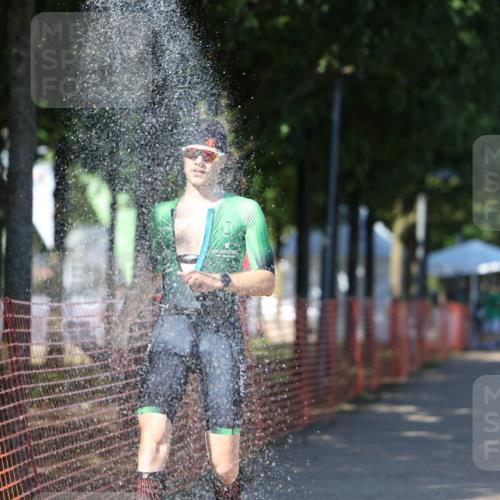 07.09.2025 - 19. Norderstedt Triathlon Michael Strokosch http://msf.ph/oto/8822485 07.09.2025 15:11:13 Laufen 1012, 1016 meine-sportfotos.de