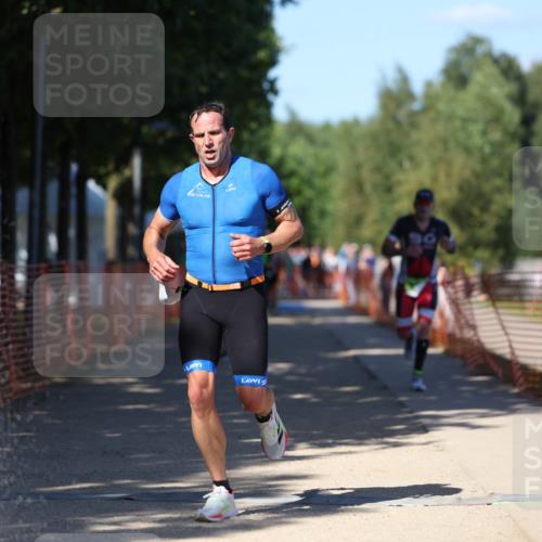 07.09.2025 - 19. Norderstedt Triathlon Michael Strokosch http://msf.ph/oto/8822523 07.09.2025 15:11:19 Laufen 888, 979, 985, 1012 meine-sportfotos.de