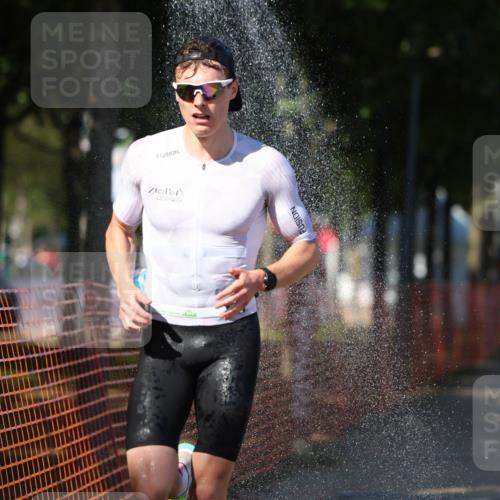 07.09.2025 - 19. Norderstedt Triathlon Michael Strokosch http://msf.ph/oto/8822586 07.09.2025 15:11:37 Laufen 999, 1025 meine-sportfotos.de