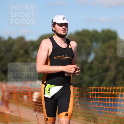 07.09.2025 - 19. Norderstedt Triathlon Michael Strokosch http://msf.ph/oto/8822596 07.09.2025 15:11:39 Laufen 999, 1025 meine-sportfotos.de