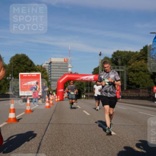 07.09.2025 - BARMER Alsterlauf Yannick Fuchs http://msf.ph/oto/8822601 07.09.2025 09:46:54 Laufen 4298, 2, 2007 meine-sportfotos.de