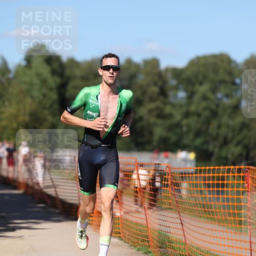 07.09.2025 - 19. Norderstedt Triathlon Michael Strokosch http://msf.ph/oto/8822611 07.09.2025 15:11:50 Laufen 1014 meine-sportfotos.de