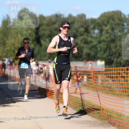 07.09.2025 - 19. Norderstedt Triathlon Michael Strokosch http://msf.ph/oto/8822643 07.09.2025 15:12:12 Laufen 428, 995 meine-sportfotos.de