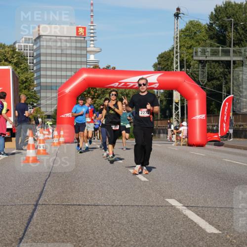 07.09.2025 - BARMER Alsterlauf Yannick Fuchs http://msf.ph/oto/8822662 07.09.2025 09:46:59 Laufen 2397, 2272 meine-sportfotos.de