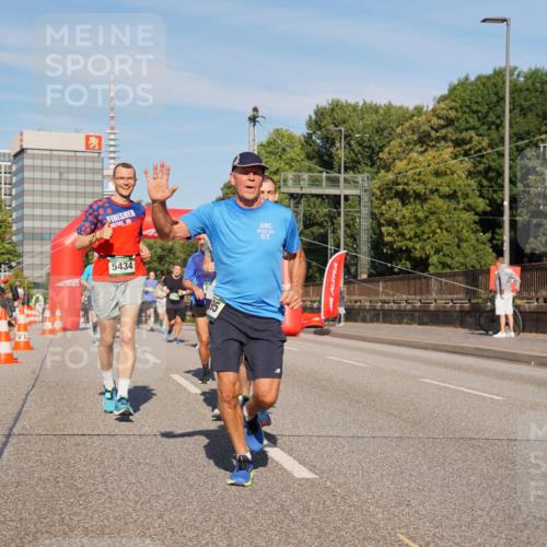 07.09.2025 - BARMER Alsterlauf Yannick Fuchs http://msf.ph/oto/8822735 07.09.2025 09:47:04 Laufen 5434, 2015, 2, 8 meine-sportfotos.de