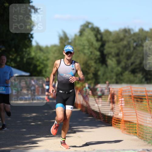 07.09.2025 - 19. Norderstedt Triathlon Michael Strokosch http://msf.ph/oto/8822771 07.09.2025 15:12:52 Laufen 427, 978, 988 meine-sportfotos.de