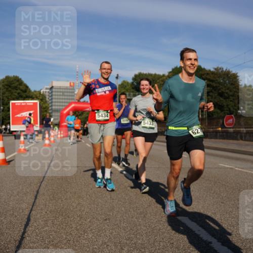 07.09.2025 - BARMER Alsterlauf Yannick Fuchs http://msf.ph/oto/8822775 07.09.2025 09:47:06 Laufen 5434, 808, 5433, 627, 36, 195 meine-sportfotos.de