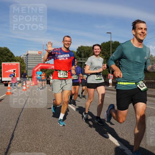 07.09.2025 - BARMER Alsterlauf Yannick Fuchs http://msf.ph/oto/8822779 07.09.2025 09:47:06 Laufen 20251, 5434, 8088, 956, 5433, 62 meine-sportfotos.de