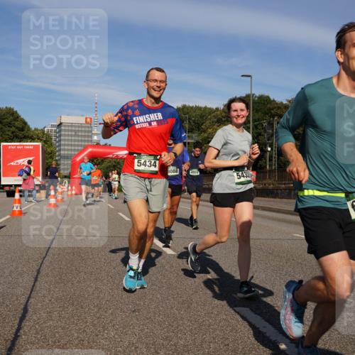 07.09.2025 - BARMER Alsterlauf Yannick Fuchs http://msf.ph/oto/8822785 07.09.2025 09:47:06 Laufen 2025, 5434, 8088, 4956, 5433, 627 meine-sportfotos.de