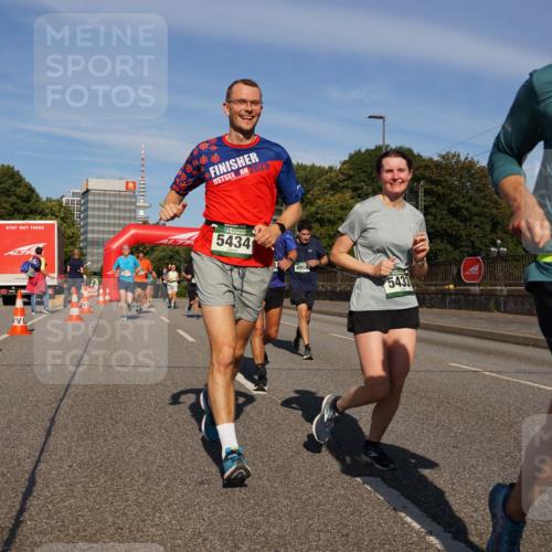 07.09.2025 - BARMER Alsterlauf Yannick Fuchs http://msf.ph/oto/8822790 07.09.2025 09:47:06 Laufen 2025, 5434, 5433, 627 meine-sportfotos.de