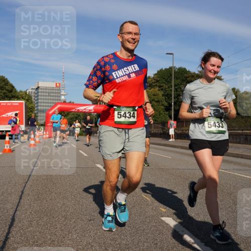 07.09.2025 - BARMER Alsterlauf Yannick Fuchs http://msf.ph/oto/8822799 07.09.2025 09:47:07 Laufen 2025, 5434, 6, 5433 meine-sportfotos.de