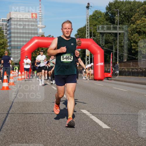 07.09.2025 - BARMER Alsterlauf Yannick Fuchs http://msf.ph/oto/8822986 07.09.2025 09:47:18 Laufen 5462 meine-sportfotos.de