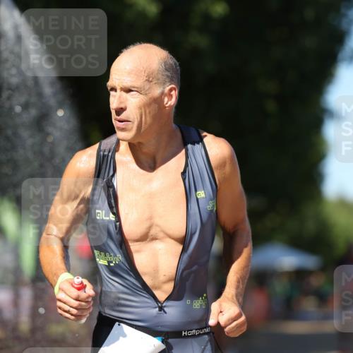 07.09.2025 - 19. Norderstedt Triathlon Michael Strokosch http://msf.ph/oto/8822991 07.09.2025 15:13:47 Laufen 986, 1457 meine-sportfotos.de