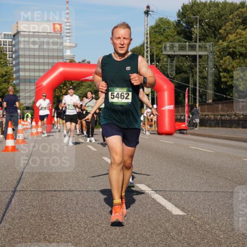 07.09.2025 - BARMER Alsterlauf Yannick Fuchs http://msf.ph/oto/8822993 07.09.2025 09:47:18 Laufen 275, 4436, 17, 5462 meine-sportfotos.de