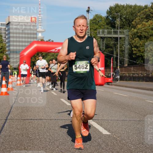 07.09.2025 - BARMER Alsterlauf Yannick Fuchs http://msf.ph/oto/8823003 07.09.2025 09:47:18 Laufen 3, 5462 meine-sportfotos.de