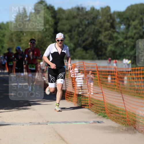 07.09.2025 - 19. Norderstedt Triathlon Michael Strokosch http://msf.ph/oto/8823079 07.09.2025 15:14:10 Laufen 361, 366, 976 meine-sportfotos.de