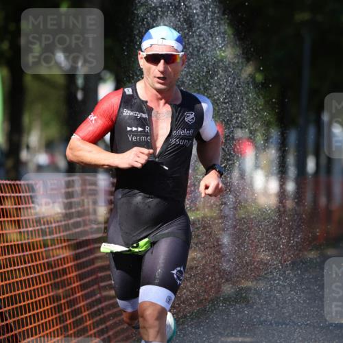 07.09.2025 - 19. Norderstedt Triathlon Michael Strokosch http://msf.ph/oto/8823118 07.09.2025 15:14:16 Laufen 361, 976 meine-sportfotos.de