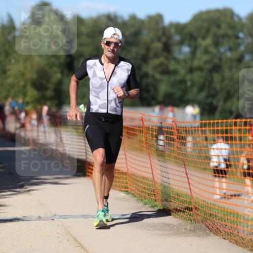 07.09.2025 - 19. Norderstedt Triathlon Michael Strokosch http://msf.ph/oto/8823335 07.09.2025 15:15:53 Laufen 964 meine-sportfotos.de