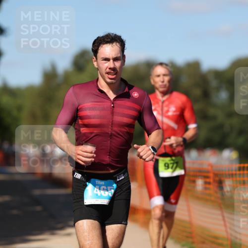 07.09.2025 - 19. Norderstedt Triathlon Michael Strokosch http://msf.ph/oto/8823507 07.09.2025 15:16:25 Laufen 977, 1465, 1502 meine-sportfotos.de