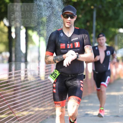 07.09.2025 - 19. Norderstedt Triathlon Michael Strokosch http://msf.ph/oto/8823517 07.09.2025 16:09:58 Laufen 442, 521, 525, 546 meine-sportfotos.de