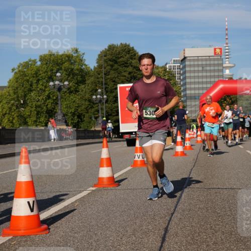 07.09.2025 - BARMER Alsterlauf Yannick Fuchs http://msf.ph/oto/8823608 07.09.2025 09:47:49 Laufen 530, 4886, 3242 meine-sportfotos.de