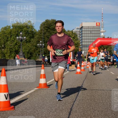07.09.2025 - BARMER Alsterlauf Yannick Fuchs http://msf.ph/oto/8823614 07.09.2025 09:47:50 Laufen 5300, 4886, 3242 meine-sportfotos.de