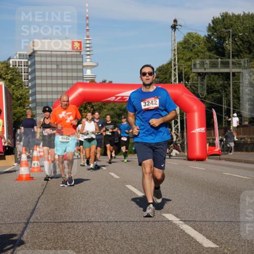 07.09.2025 - BARMER Alsterlauf Yannick Fuchs http://msf.ph/oto/8823619 07.09.2025 09:47:50 Laufen 4886, 3242 meine-sportfotos.de