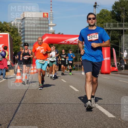 07.09.2025 - BARMER Alsterlauf Yannick Fuchs http://msf.ph/oto/8823636 07.09.2025 09:47:51 Laufen 244, 4886, 4677, 3242 meine-sportfotos.de