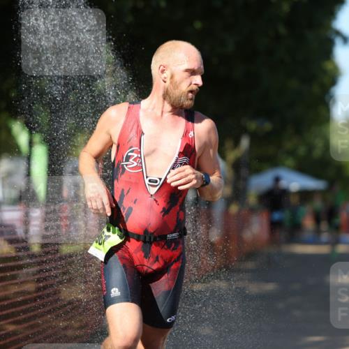 07.09.2025 - 19. Norderstedt Triathlon Michael Strokosch http://msf.ph/oto/8823703 07.09.2025 15:17:14 Laufen 961, 967 meine-sportfotos.de