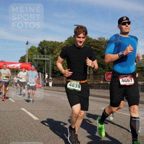 07.09.2025 - BARMER Alsterlauf Yannick Fuchs http://msf.ph/oto/8823755 07.09.2025 09:47:59 Laufen 4839, 4657 meine-sportfotos.de