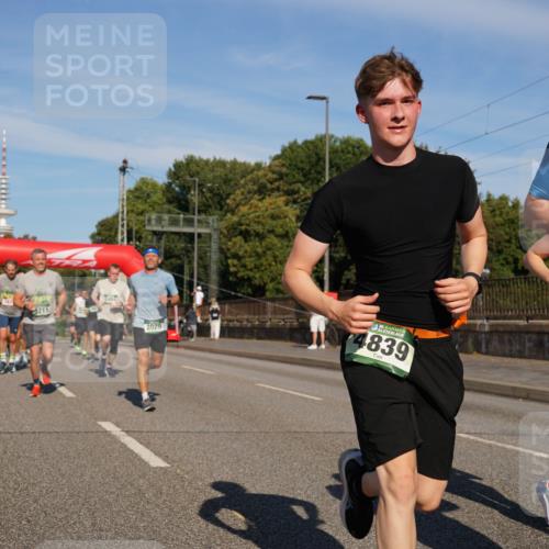 07.09.2025 - BARMER Alsterlauf Yannick Fuchs http://msf.ph/oto/8823764 07.09.2025 09:47:59 Laufen 211, 2029, 4839, 36, 4657 meine-sportfotos.de