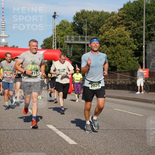 07.09.2025 - BARMER Alsterlauf Yannick Fuchs http://msf.ph/oto/8823775 07.09.2025 09:48:00 Laufen 11, 2616, 2961, 2737, 5494, 38275, 2029 meine-sportfotos.de