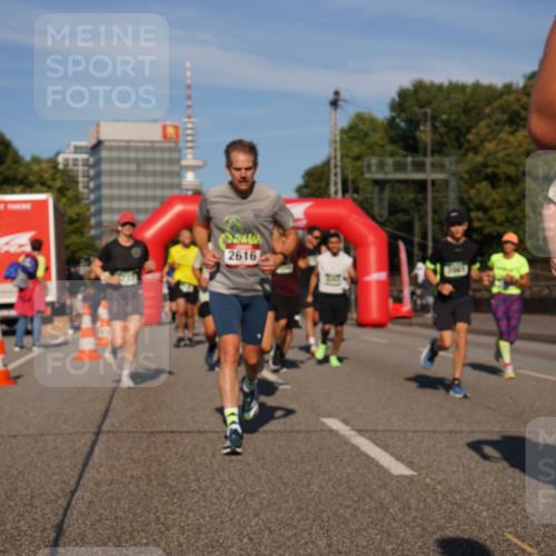 07.09.2025 - BARMER Alsterlauf Yannick Fuchs http://msf.ph/oto/8823795 07.09.2025 09:48:02 Laufen 2616, 3961, 54 meine-sportfotos.de