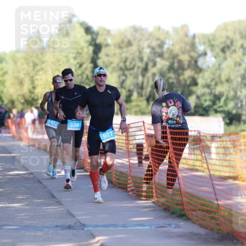 07.09.2025 - 19. Norderstedt Triathlon Michael Strokosch http://msf.ph/oto/8824098 07.09.2025 16:13:11 Laufen 526, 887, 927, 930, 1429, 1511 meine-sportfotos.de