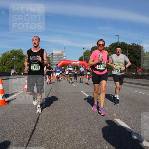 07.09.2025 - BARMER Alsterlauf Yannick Fuchs http://msf.ph/oto/8824273 07.09.2025 09:48:43 Laufen 2245, 2245, 3188, 617 meine-sportfotos.de