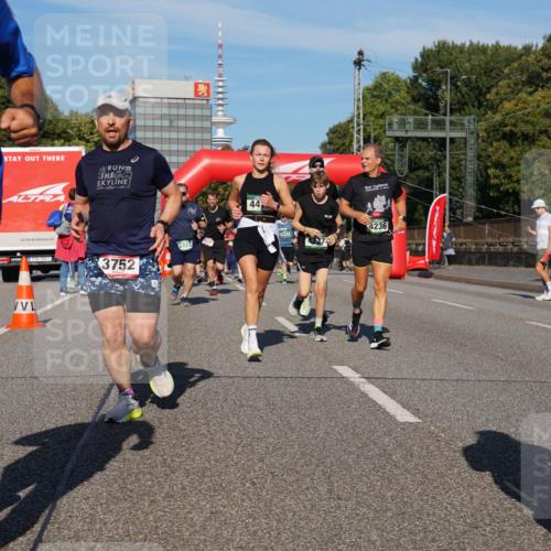 07.09.2025 - BARMER Alsterlauf Yannick Fuchs http://msf.ph/oto/8824340 07.09.2025 09:48:48 Laufen 35, 4750, 44, 4236, 6223, 3752, 597 meine-sportfotos.de