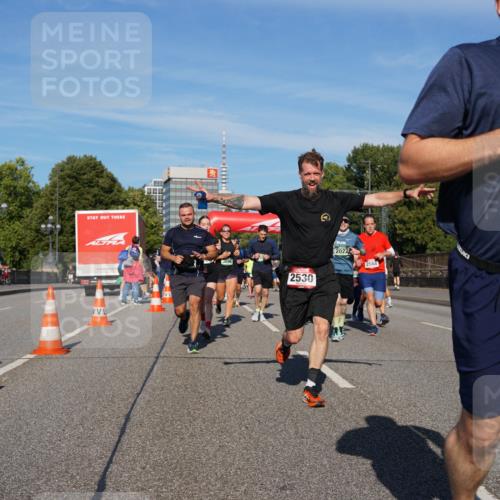 07.09.2025 - BARMER Alsterlauf Yannick Fuchs http://msf.ph/oto/8824375 07.09.2025 09:48:53 Laufen 2530, 2022, 2568, 36, 6223 meine-sportfotos.de