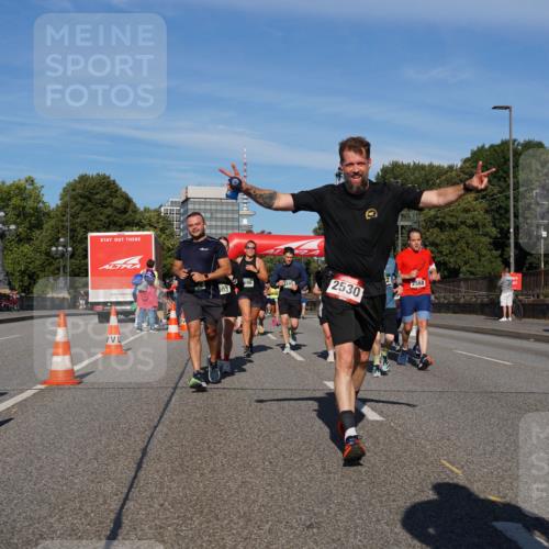 07.09.2025 - BARMER Alsterlauf Yannick Fuchs http://msf.ph/oto/8824379 07.09.2025 09:48:53 Laufen 4105, 03, 2530, 2568 meine-sportfotos.de