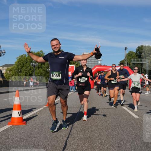 07.09.2025 - BARMER Alsterlauf Yannick Fuchs http://msf.ph/oto/8824398 07.09.2025 09:48:55 Laufen 6089, 2003, 3696, 5895, 2022, 2568 meine-sportfotos.de