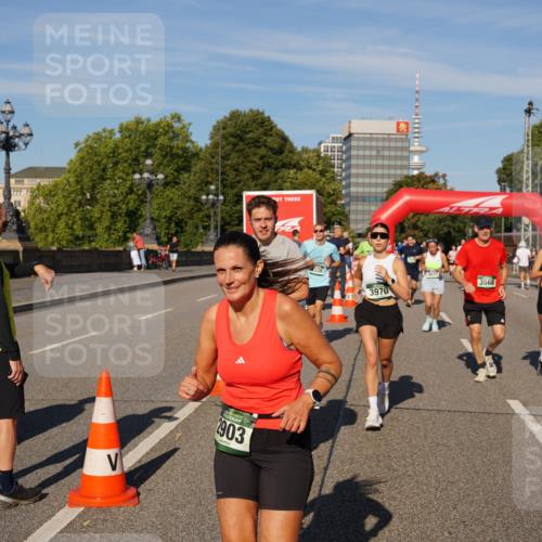 07.09.2025 - BARMER Alsterlauf Yannick Fuchs http://msf.ph/oto/8824481 07.09.2025 09:49:15 Laufen 2903, 3970, 3568, 263, 6206 meine-sportfotos.de
