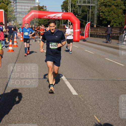 07.09.2025 - BARMER Alsterlauf Yannick Fuchs http://msf.ph/oto/8824502 07.09.2025 09:49:20 Laufen 36, 8315, 2998, 6093 meine-sportfotos.de