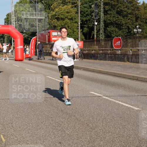 07.09.2025 - BARMER Alsterlauf Yannick Fuchs http://msf.ph/oto/8824509 07.09.2025 09:49:23 Laufen 5115, 4842, 4328 meine-sportfotos.de