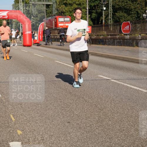 07.09.2025 - BARMER Alsterlauf Yannick Fuchs http://msf.ph/oto/8824510 07.09.2025 09:49:24 Laufen 115, 4235, 4842, 112, 142, 28 meine-sportfotos.de