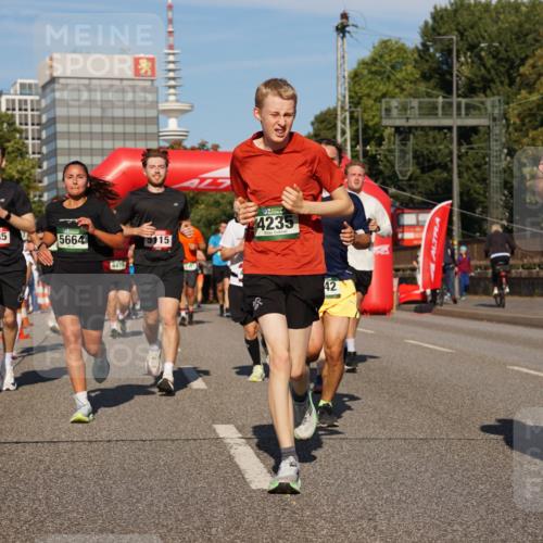 07.09.2025 - BARMER Alsterlauf Yannick Fuchs http://msf.ph/oto/8824519 07.09.2025 09:49:27 Laufen 2750, 5135, 7, 5664, 5115, 6479, 4235, 42, 20 meine-sportfotos.de