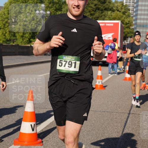 07.09.2025 - BARMER Alsterlauf Yannick Fuchs http://msf.ph/oto/8824547 07.09.2025 09:49:33 Laufen 136, 5791 meine-sportfotos.de