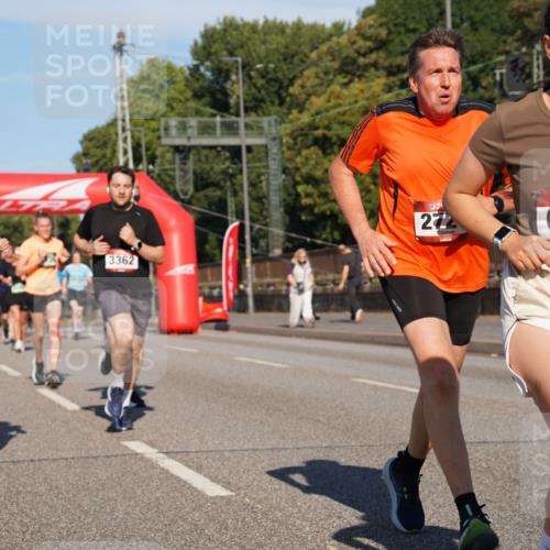 07.09.2025 - BARMER Alsterlauf Yannick Fuchs http://msf.ph/oto/8824593 07.09.2025 09:49:43 Laufen 326, 22, 3362, 272, 10, 36, 6175 meine-sportfotos.de