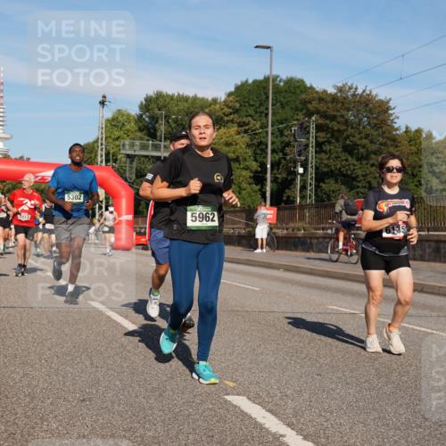 07.09.2025 - BARMER Alsterlauf Yannick Fuchs http://msf.ph/oto/8824675 07.09.2025 09:50:05 Laufen 3203, 2813, 5302, 5962, 613 meine-sportfotos.de